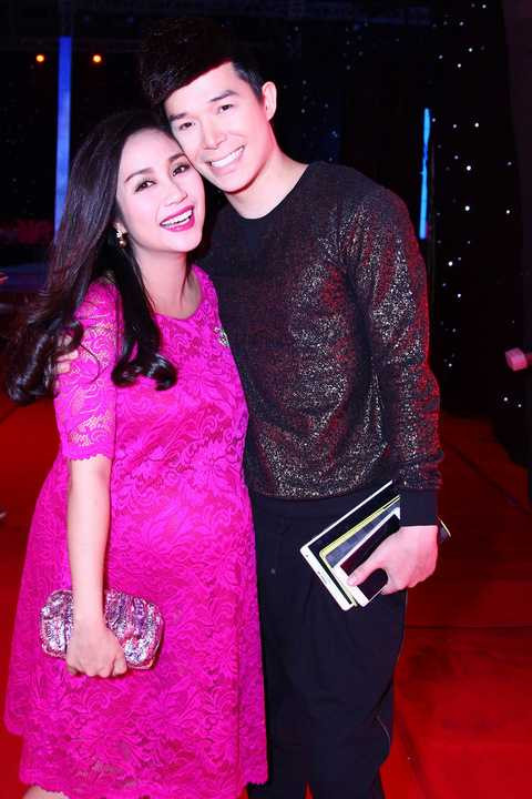 Dù đang cận kề ngày lâ bồn nhưng giải Bạc Bước nhảy hoàn vũ 2014 vẫn dành thời gian đến theo dõi chương trình và ủng hộ các thí sinh.