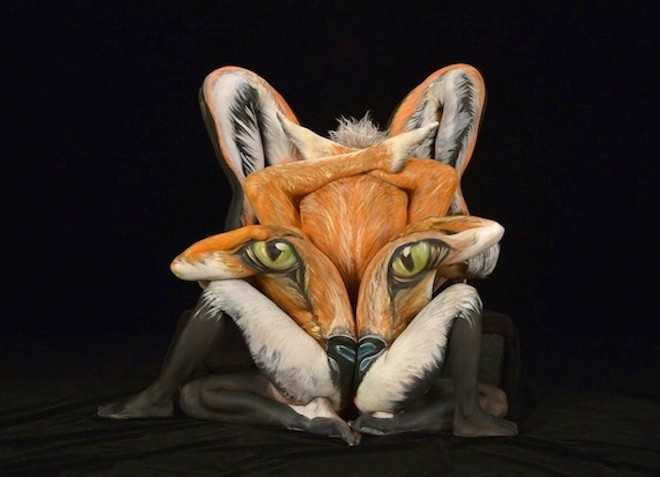 cô gái biệt tài vẽ tranh9