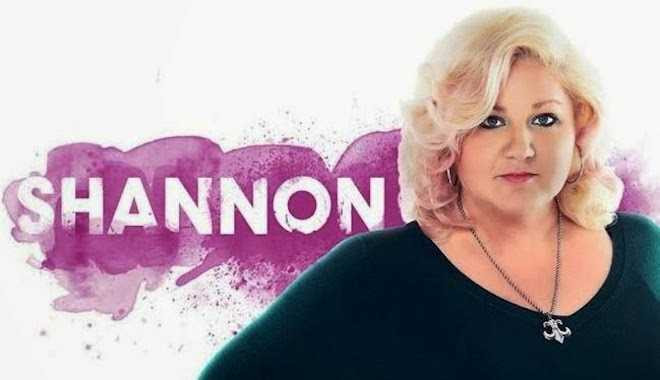 cô gái biệt tài vẽ tranh