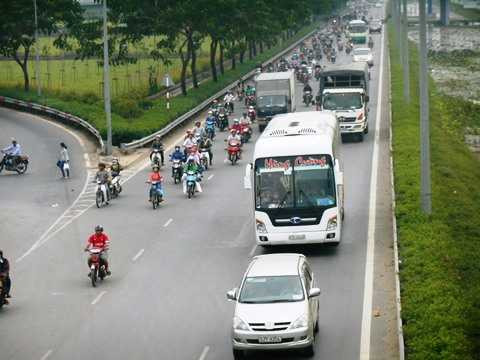 Đón dòng người hối hả trở lại, TP.HCM vẫn thông thoáng