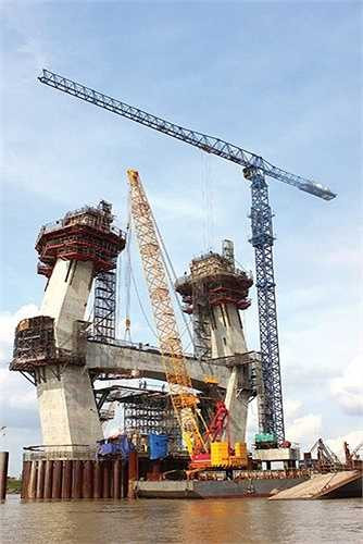 Các trụ tháp dần hiện hình.