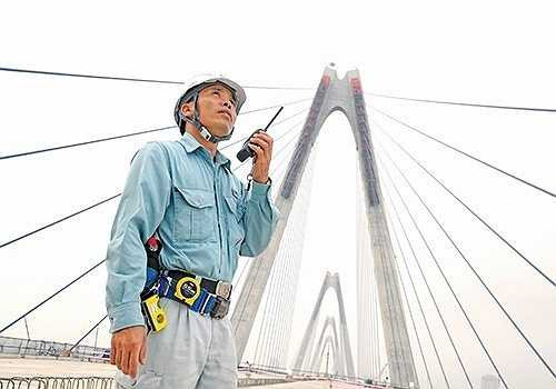 Cán bộ và công nhân đã nỗ lực hết mình để đảm bảo chất lượng và tiến độ công trình.