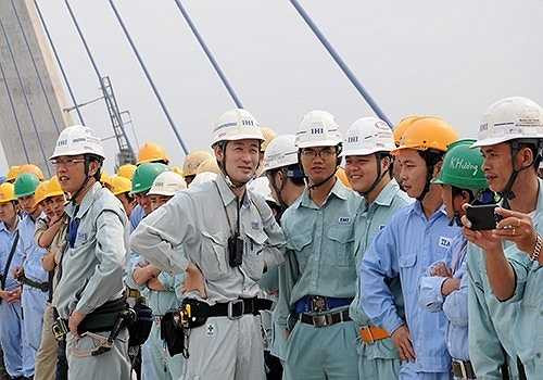 Gương mặt của mọi người đều ánh lên niềm vui rạng ngời.