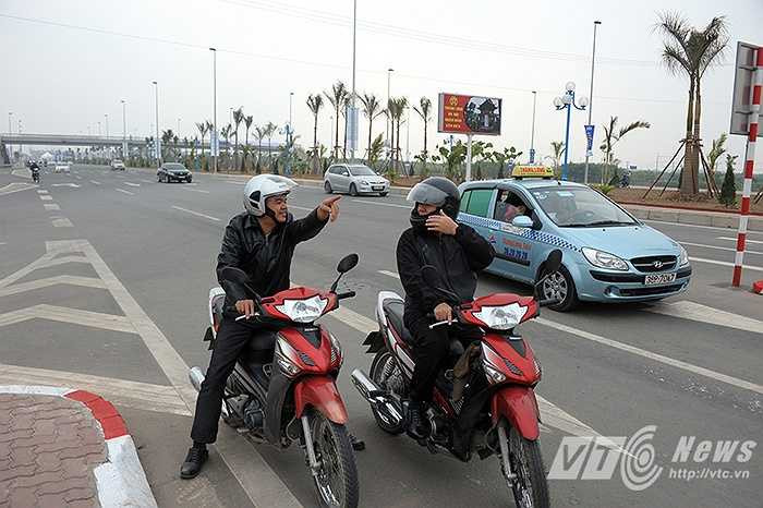 Rất nhiều người lung túng khi không thể tìm được điểm quay đầu xe để trở về trung tâm thành phố.