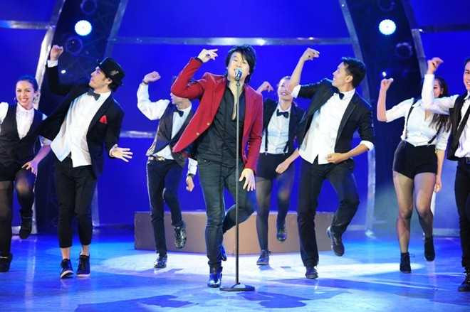 Trái ngược với không khí u buồn của Hà Hồ, Thanh Bùi mang đến những điệu nhảy vui nhộn và giọng hát đầy thuyết phục trong ca khúc Motown medley. Trước đó Trấn Thành từng "mướm lời" rằng nam ca sĩ Tình về nơi đâu sẽ trở lại sân khấu này bằng bản mash-up cực sôi động.