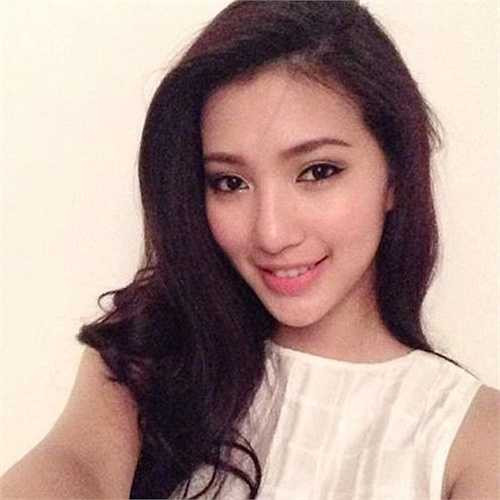 Cùng ngắm thêm nhan sắc ‘vạn người mê’ của nữ MC xinh đẹp: