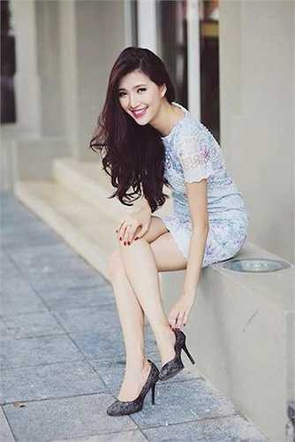 Cô từng đoạt giải Én vàng trong cuộc thi Tìm kiếm người dẫn chương trình truyền hình.