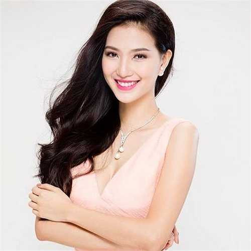 Linh Sunny sở hữu gương mặt khả ái, đẹp không tỳ vết.