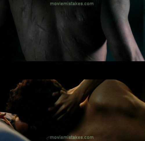 Trong cảnh nóng của nhân vật Matt Murdock của phim Daredevil (2003), đạo diễn đã “hô biến” làm mất đi những vết sẹo ngang dọc chi chít trên lưng anh, thay vào đó là bề mặt da nhẵn nhụi.