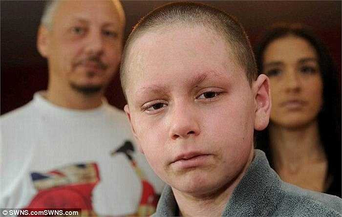 Sau tất cả những nỗ lực của các bác sỹ và sự kiên trì của gia đình Calvin Lock thì cậu bé thoát chết.