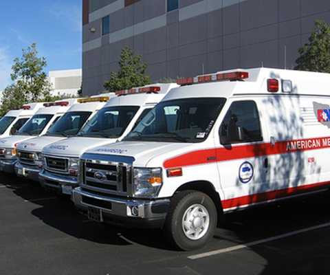 Dàn <a href='https://vtcnews.vn/oto-xe-may.31.0.html' >ô tô</a> phục vụ việc vận chuyển các bệnh nhân của AMR