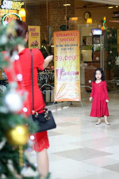 Không chỉ vậy, dù công việc khá bận rộn nhưng vợ chồng Lưu Hương Giang và Hồ Hoài Anh luôn dành thời gian để chăm sóc, tạo mọi điểu kiện cho con được phát triển tốt nhất. 