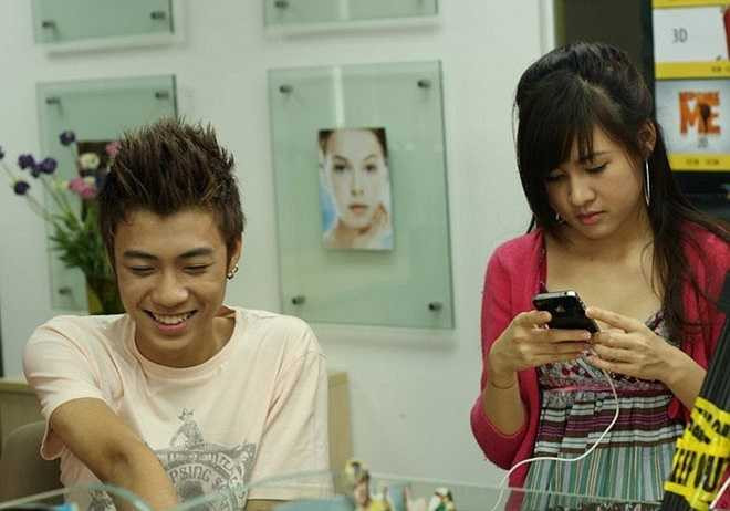 Ngoài 'ma xó' Lê Lan, vai Mai Hàn nhỉ nhảnh, đáng yêu do Châu Sha thể hiện cũng nhận được nhiều tình cảm của khán giả. Tuy nhiên, nữ diễn viên trẻ nói lời chia tay với Những phóng viên vui nhộn từ khi series còn chưa kết thúc. 