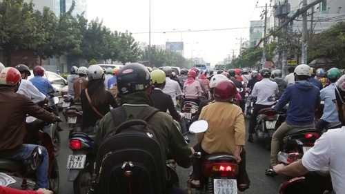 Ảnh: Đường phố Sài Gòn ùn ứ trong ngày làm việc đầu tiên của năm mới