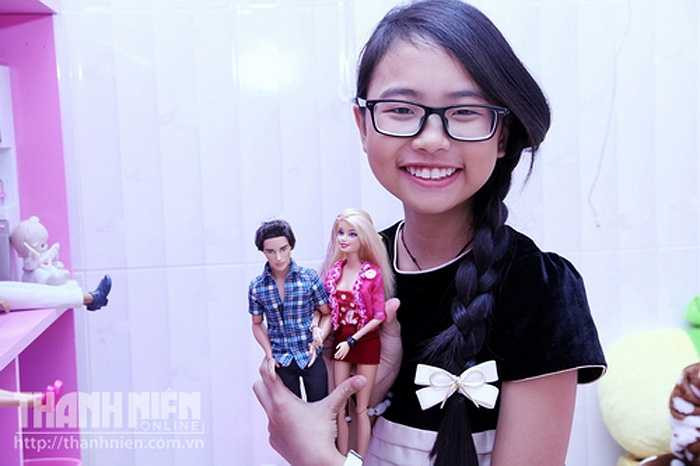 Cũng giống như nhiều bé gái khác, Phương Mỹ Chi rất thích chơi búp bê.