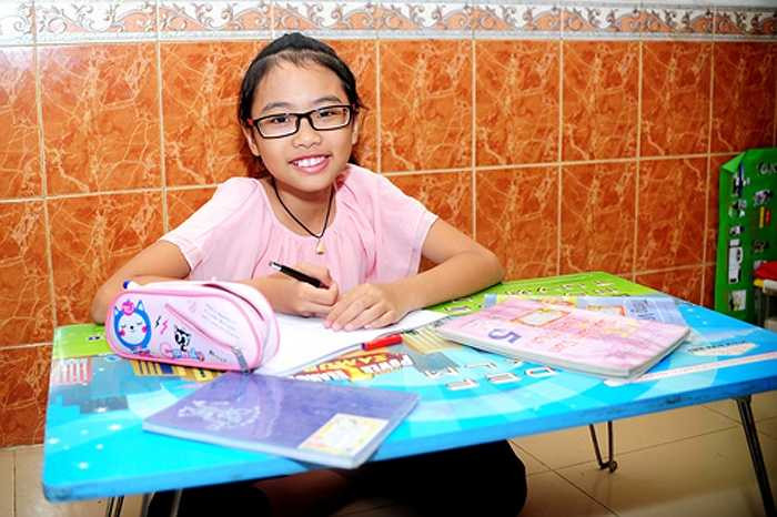 Phương Mỹ Chi thậm chí không có góc học tập riêng.