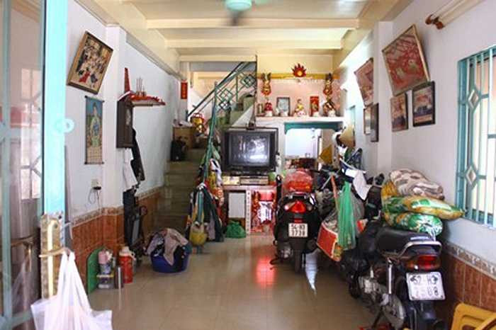 Phía trong căn nhà nơi Phương Mỹ Chi sinh sống cùng gia đình.