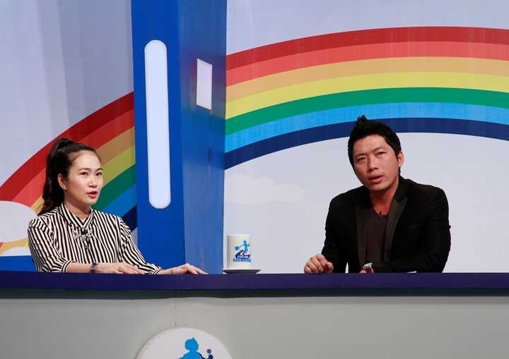 Diễn viên Kinh Quốc trò chuyện rất hợp ý với MC Thanh Thảo.