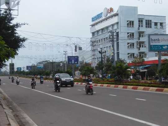 Băng rôn với khẩu hiệu phản cảm trên đường Trần Hưng Đạo đã được tháo xuống vào sáng 5/1