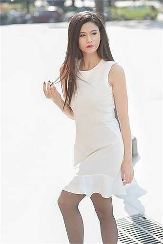 Trương Quỳnh Anh đã có những khuôn hình xinh đẹp và lãng mạn tại thủ đô Hà Nội trong chuyến lưu diễn gần đây nhất của cô. 