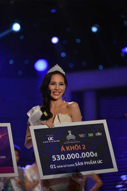 lệ quyên á khôi áo dài