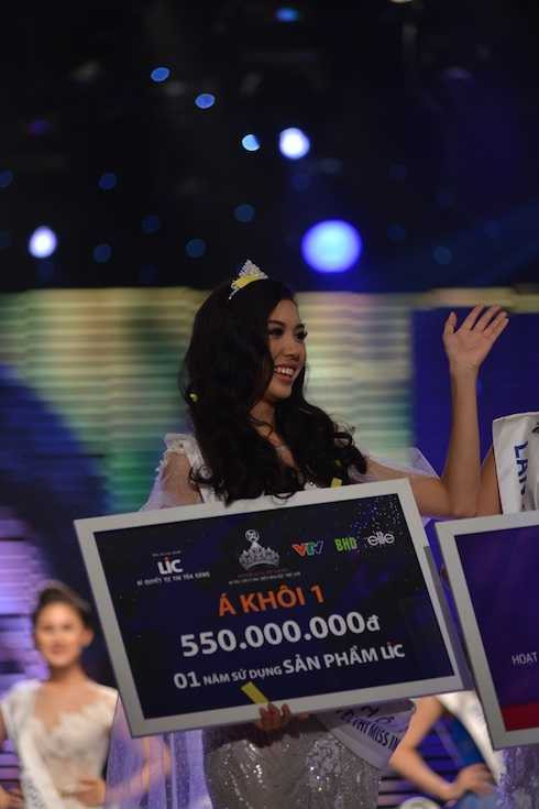 thúy vân á khôi áo dài