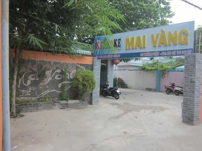 Chủ quán karaoke cho tiếp viên múa thoát y bị xử phạt 