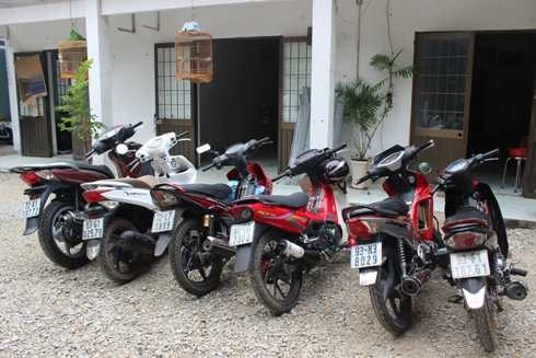 Cướp giữa đường, hai đối tượng có lệnh truy nã bị người dân bắt giữ