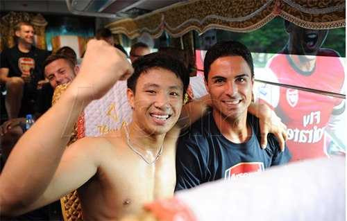 Chàng trai nổi tiếng bởi hành động khác người