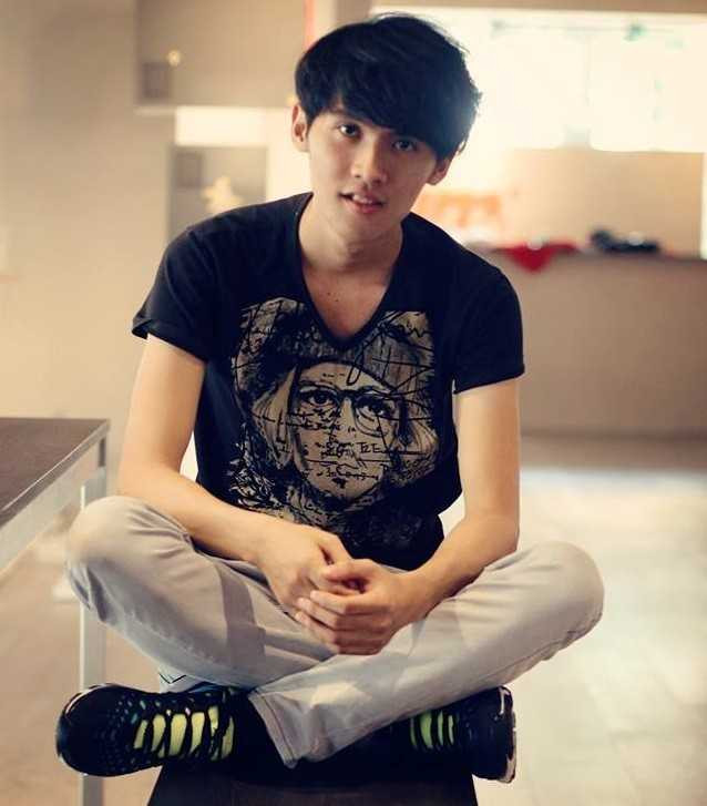  Đam mê vẽ từ nhỏ, Thùy Trang tự tìm tòi học hỏi các kỹ thuật và tham gia các diễn đàn về vẽ trên mạng. 9X cho biết, đây là tác phẩm bút bi đầu tiên của cô.