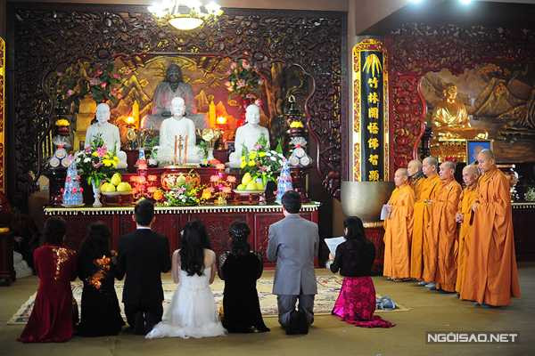 Sau hôn lễ, hot girl dự định sẽ tạm ngưng showbiz để dưỡng thai và sinh con.