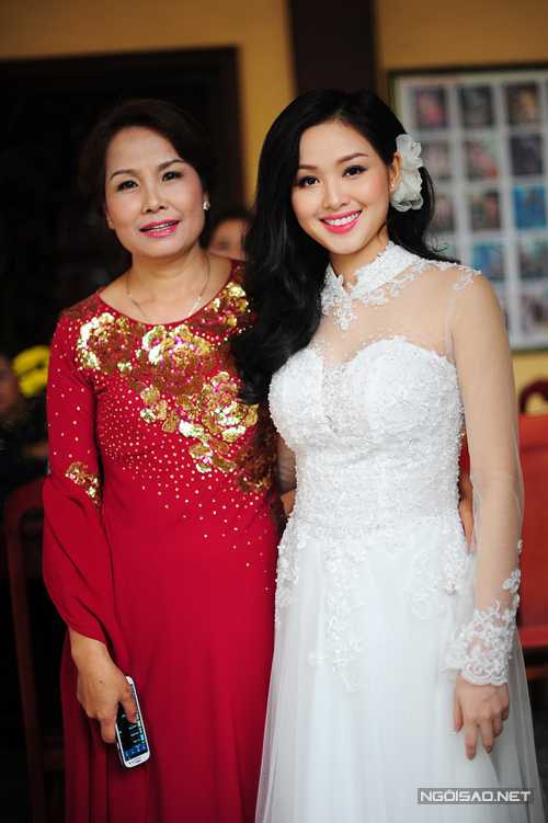 Mẹ chồng yêu thương và luôn quan tâm, hỏi han con dâu.