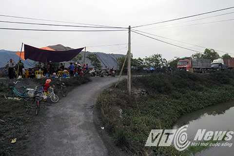 Cả làng 'lập chiến lũy' chặn đường doanh nghiệp gây ô nhiễm
