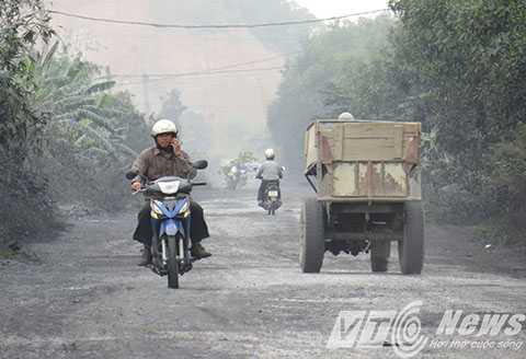 Cả làng 'lập chiến lũy' chặn đường doanh nghiệp gây ô nhiễm