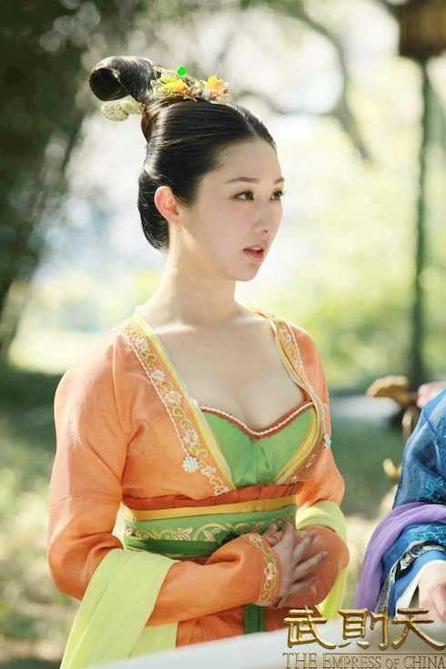 phạm băng băng võ tắc thiên lộ ngực