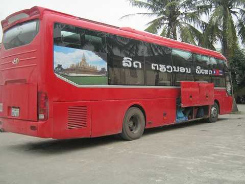 Hàng chục cảnh sát vây ráp, khống chế xe khách biển Lào