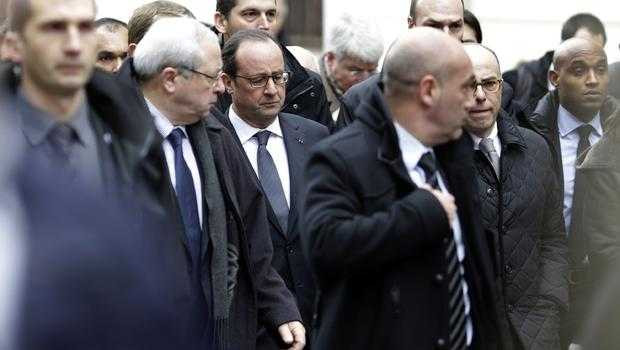 Tổng thống Pháp Francois Hollande đến hiện trường vụ xả súng