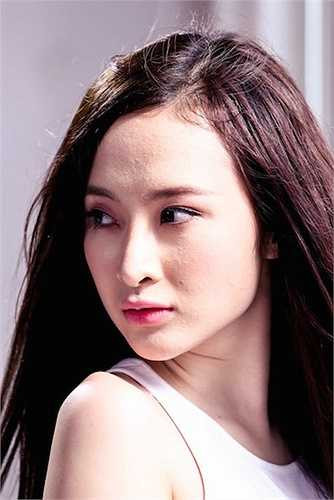 Đường nét trên gương mặt xinh đẹp hơn nhưng cô lại mất điểm vì làn da lẩn nhẩn mụn ẩn 