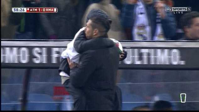 Những hình ảnh màn ăn mừng của cha con nhà Simeone