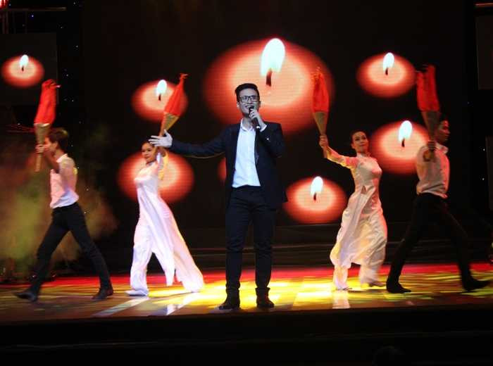 Hà Anh Tuấn, Đoan Trang cùng sinh viên Thủ đô đốt cháy đêm nhạc