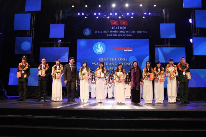 Hà Anh Tuấn, Đoan Trang cùng sinh viên Thủ đô đốt cháy đêm nhạc