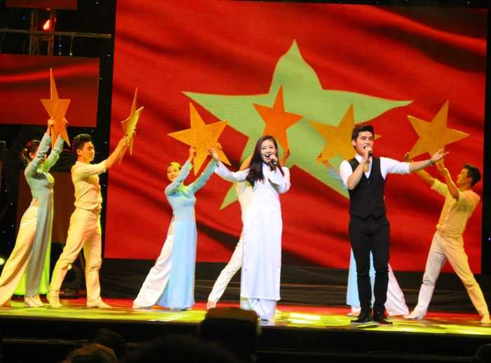 Hà Anh Tuấn, Đoan Trang cùng sinh viên Thủ đô đốt cháy đêm nhạc