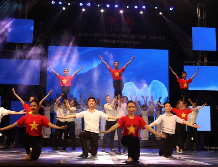 Hà Anh Tuấn, Đoan Trang cùng sinh viên Thủ đô đốt cháy đêm nhạc