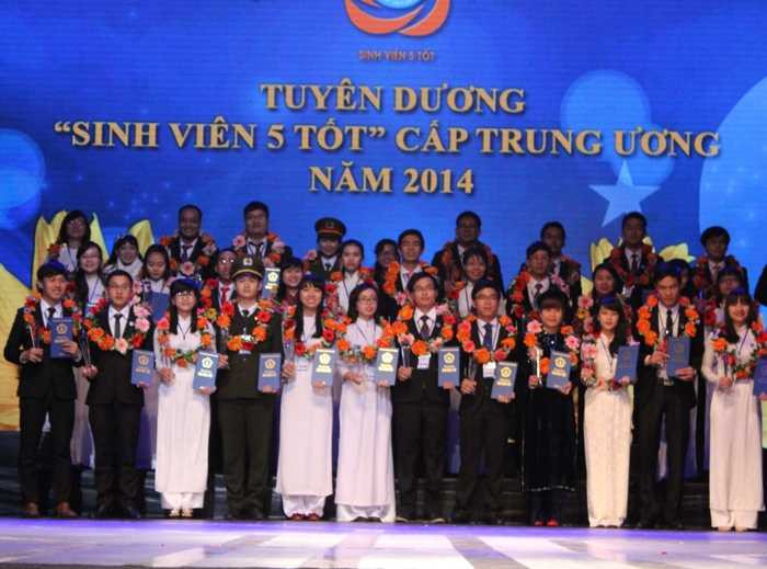 Hà Anh Tuấn, Đoan Trang cùng sinh viên Thủ đô đốt cháy đêm nhạc