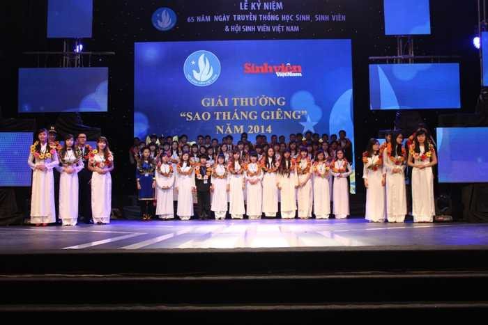 Hà Anh Tuấn, Đoan Trang cùng sinh viên Thủ đô đốt cháy đêm nhạc