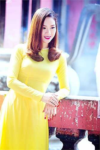 Đạt được vinh quang ở các cuộc thi sắc đẹp nhưng Mai Phương không chọn cách bước chân vào showbiz. Cô sang Anh du học. Sau khi tốt nghiệp, Mai Phương trở về Hải Phòng và trở thành một cán bộ của Cục Hải quan Hải Phòng.
