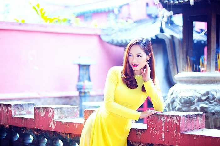 Hoa hậu Mai Phương lập gia đình với mối tình đầu của mình là một cán bộ của ngành công an và có 2 con trai kháu khỉnh là Hải Đông (sinh năm 2009) và Hải Long (sinh năm 2012).