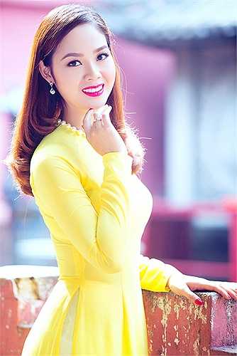 Hoa hậu Mai Phương chia sẻ: 'Tôi dồn mọi tâm sức vun vén xây dựng cho hạnh phúc gia đình bé nhỏ. Nếu bỏ bê chồng con để tham gia các hoạt động bề nổi, nhỡ may, khi quay đầu nhìn lại, sự bình yên ấy không còn, gia đình tan vỡ thì sao… Tôi không bao giờ muốn điều đó xảy ra với mình