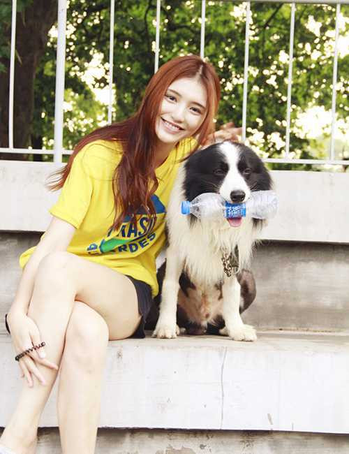 Hoa khôi lai xinh xắn đốn tim dân mạng