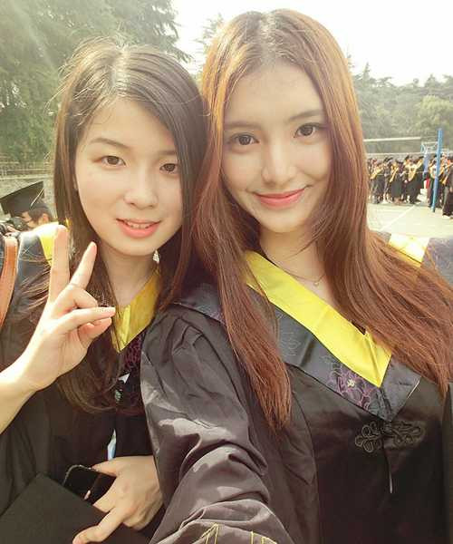 Hoa khôi lai xinh xắn đốn tim dân mạng